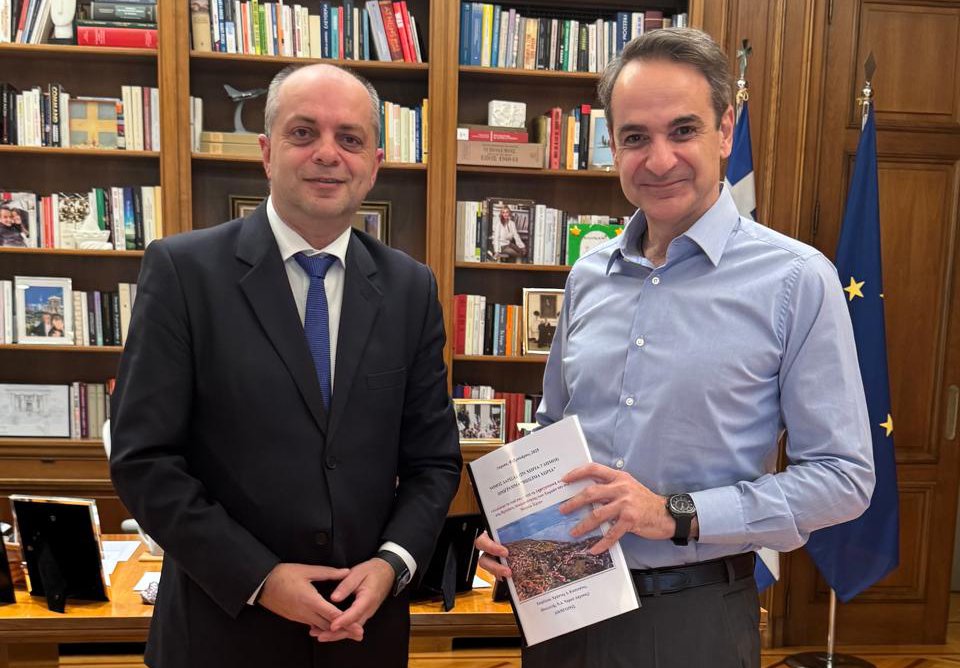 Στον Μητσοτάκη ο Καπετάνος - Παρέδωσε ένα ολοκληρωμένο σχέδιο ανάπτυξης για τα χωριά της Λάρισας 